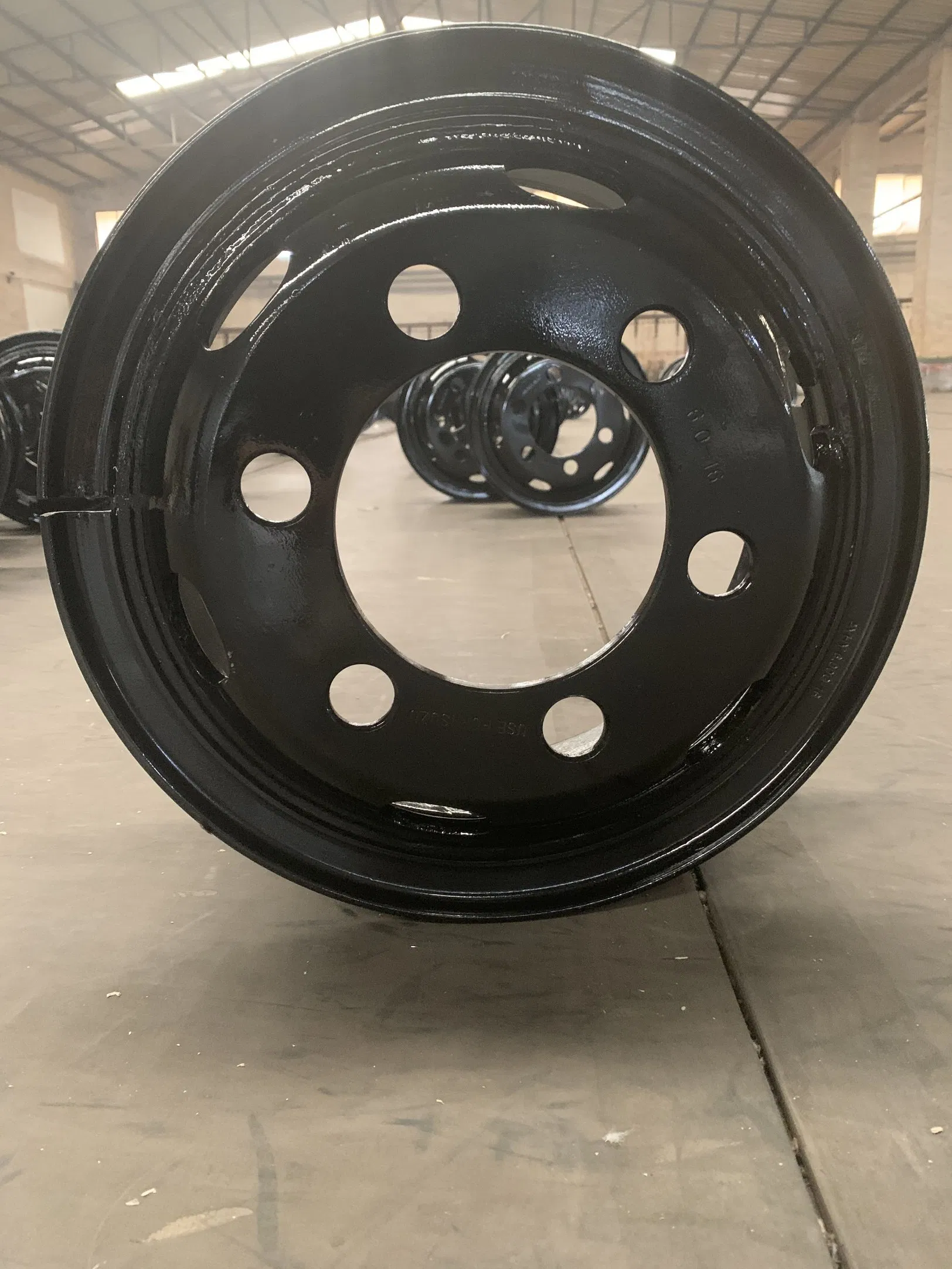 High Quality Steel Tube Tubeless Section Heavy Duty Light Truck Bus Trailer Wheel for Rim 6.0-16/5.5-16/6.5-16/6.5-20/7.0-20/7.5-20/8.0-20/8.5-20/8.5-24