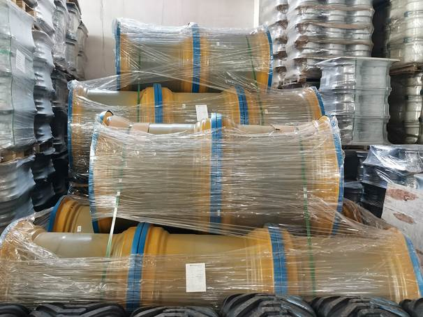 Assembly Agricultural Tractor Forestry Harvest Combine Havester Wheel with Rim Dw27X32 Dw20X26 Dw12X26