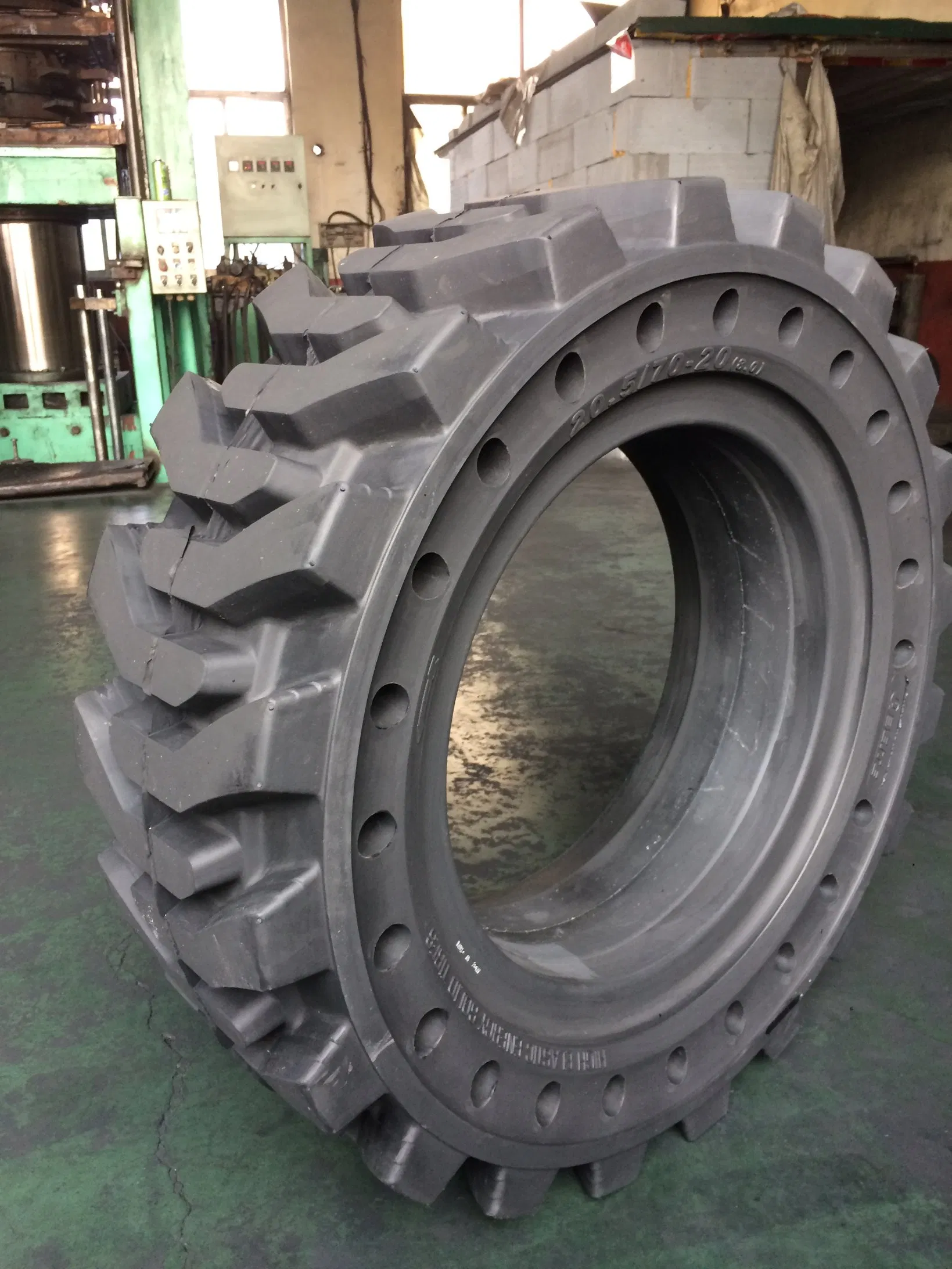 Cheap Wholesale Non-Marking Forklift Solid Tyre Press-on Trailer Tires Industrial Skid Steer Loader OTR Tire Crane Mould-on Tyre /Wheel Rim 5.50-15