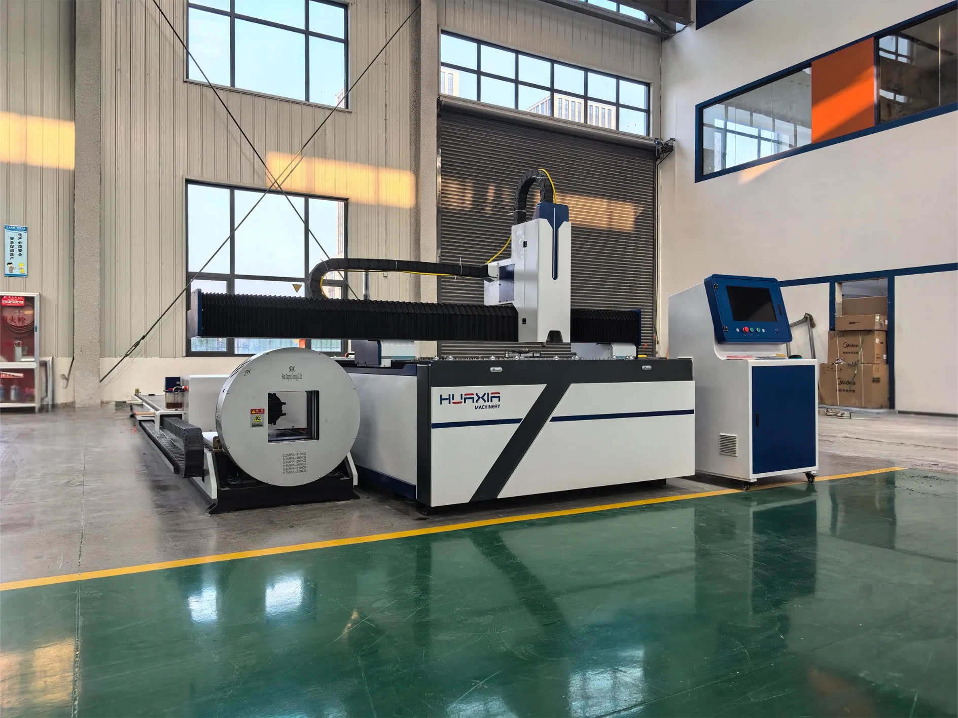 CNC Laser Cutting Machine Sheet Metal 3000W Fiber Laser Cutter with Rotary Axis for Tube Pipe Cutting Plate and Tube Laser Machine