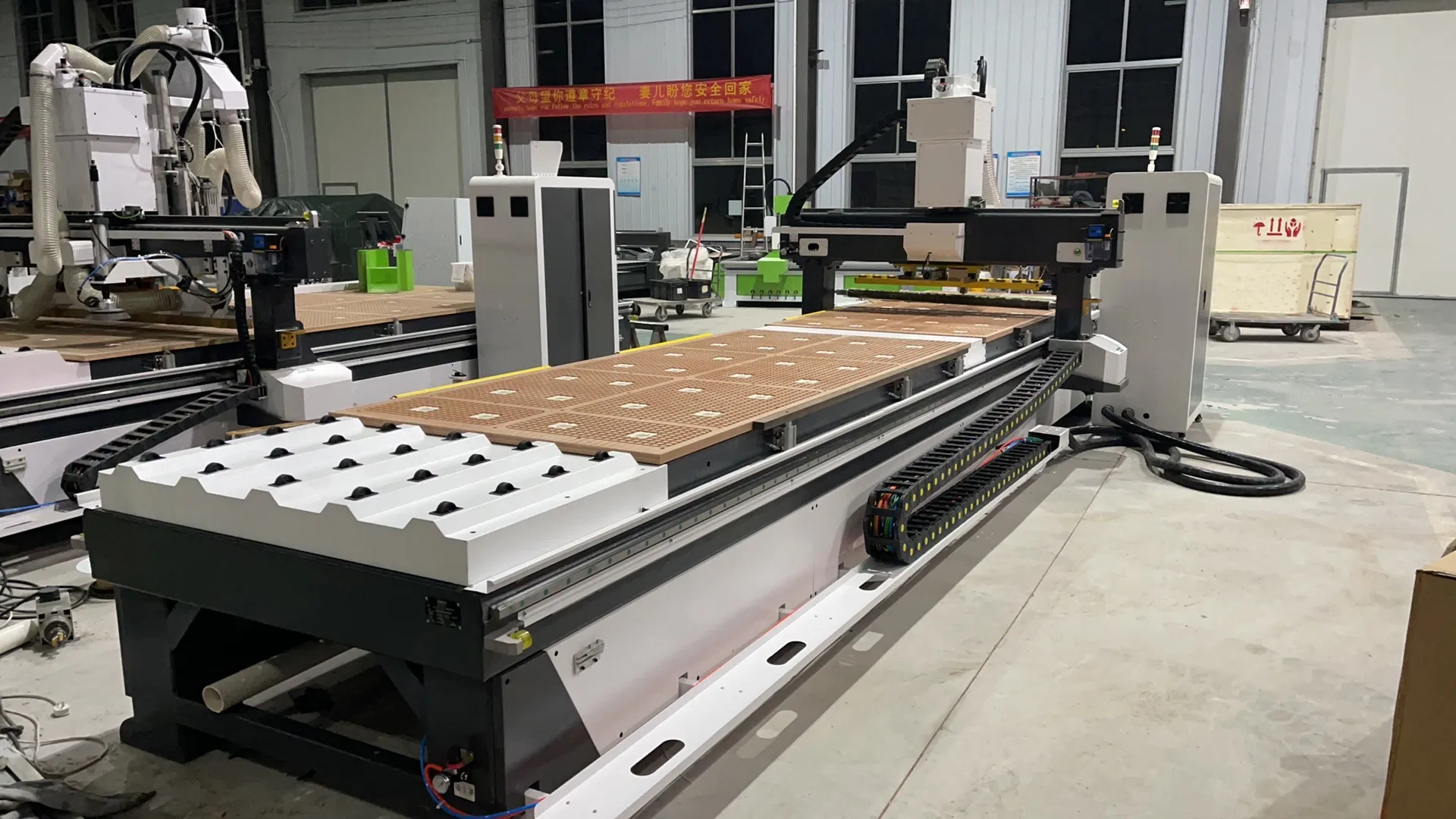 Auto Tool Changer 1325 Atc Single Spindle with Double Worktable Woodworking CNC Router 1328 Atc CNC Router