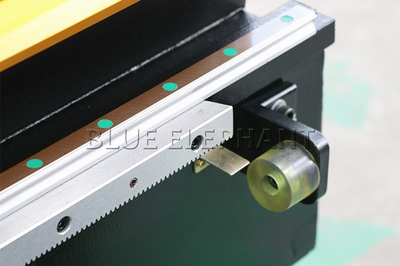 High Quality Wood Engraving Machine CNC, Woodworking CNC Router with 4th Axis Rotary Device for Sale in UK