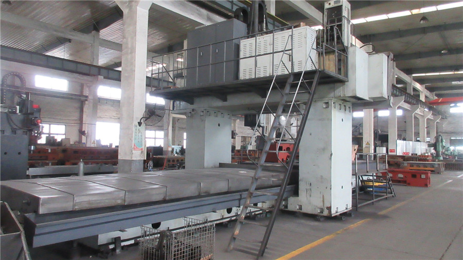 Gantry milling machine at TitanPro manufacturing facility