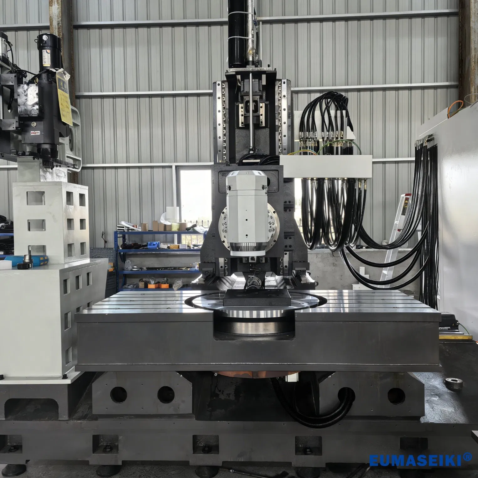 Ub1300c High Accuracy Simultaneous Swivel Head 5-Axis Machining Center