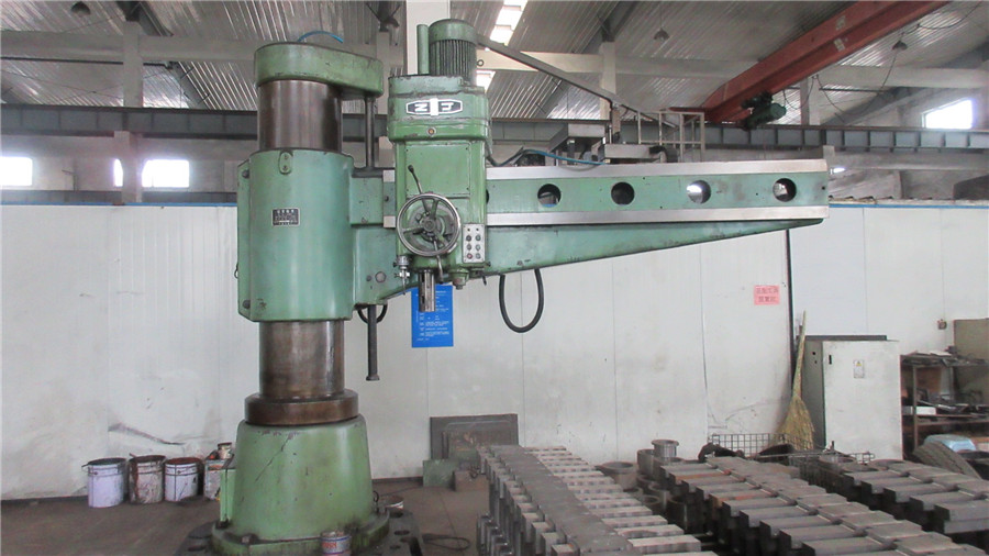 Gantry drilling machine for large-format structural machining