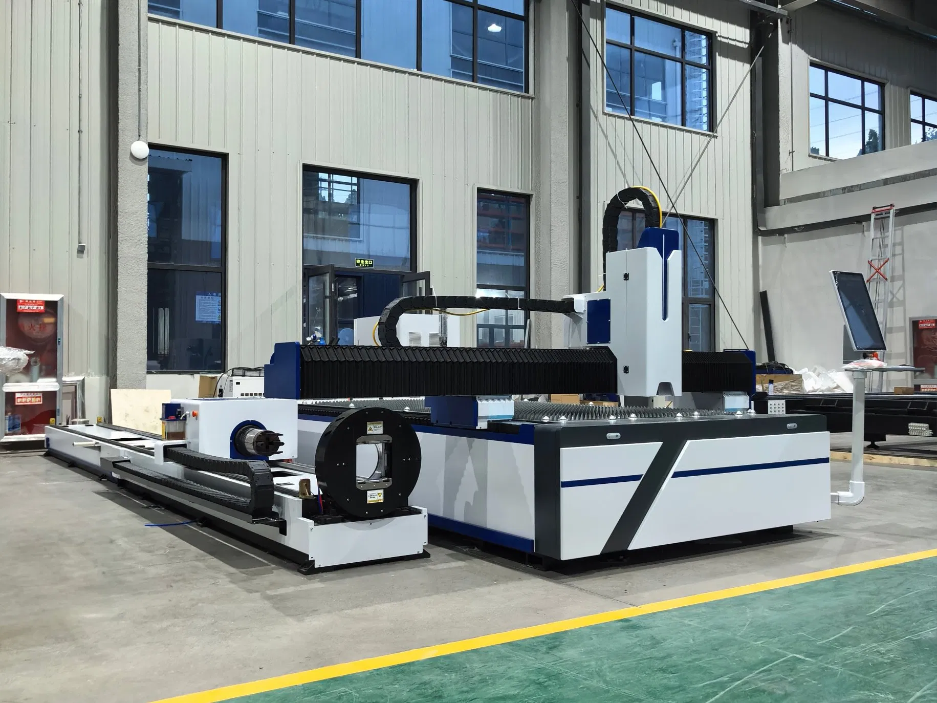 CNC Laser Cutting Machine Sheet Metal 3000W Fiber Laser Cutter with Rotary Axis for Tube Pipe Cutting Plate and Tube Laser Machine