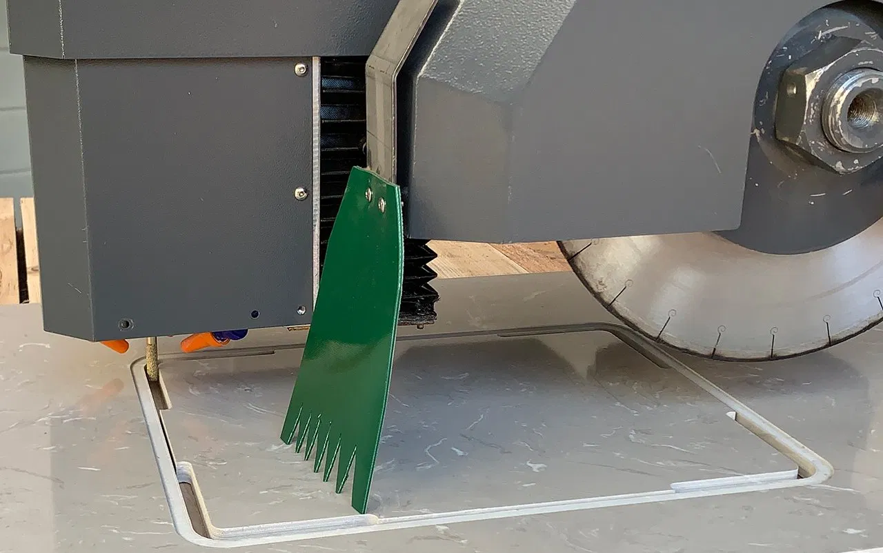 Wisdom Stone Machinery Machinery CNC Granite Marble Bridge Saw 5 Axis Stone Cutting Profiling Machine for Countertop with Vacuums and Router