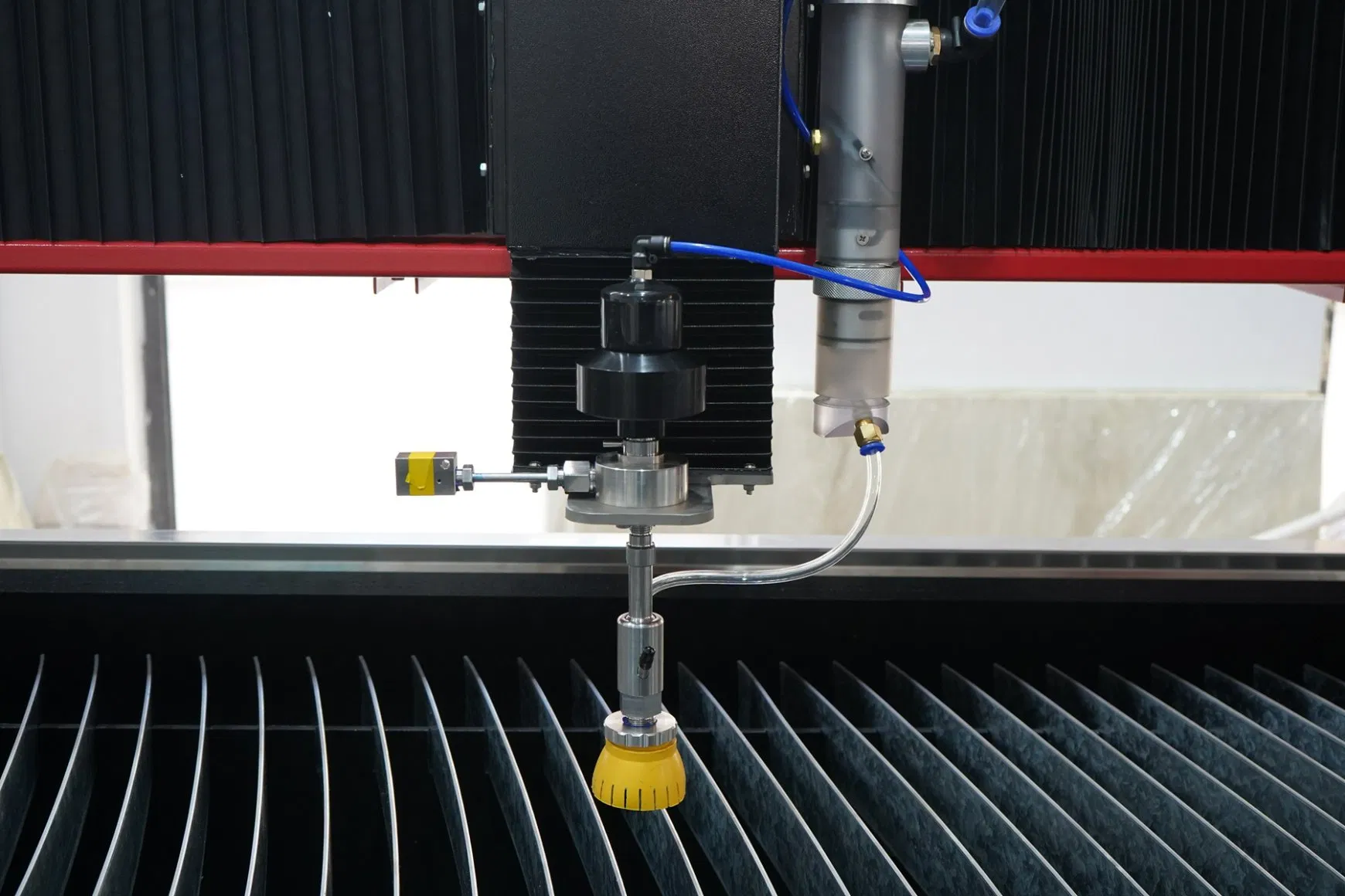 3 Axis 5 Axis 300mm Water Jet Stone Cutter Laminated Glass Bathroom Door Window CNC Water Jet Cutting Machine