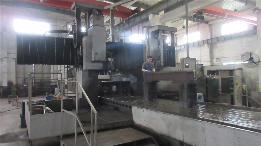 Guide rail grinding for high-accuracy linear motion systems