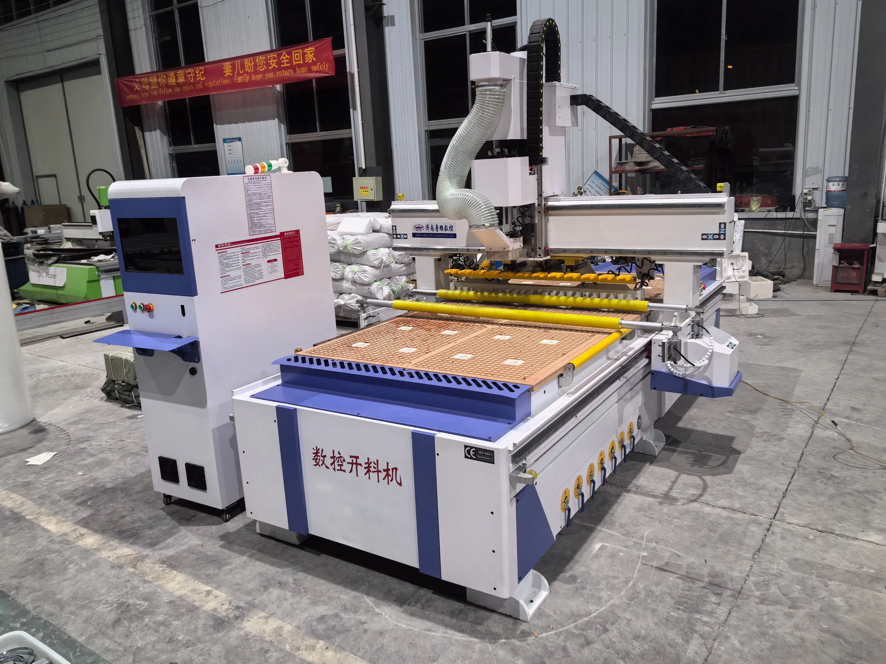 Auto Tool Changer Atc 9kw Spindle Atc CNC Router with Syntec Nc Studio for Furniture 3D Sculpture Wood Working Engarving Cutting 1325/1530 Atc CNC Router