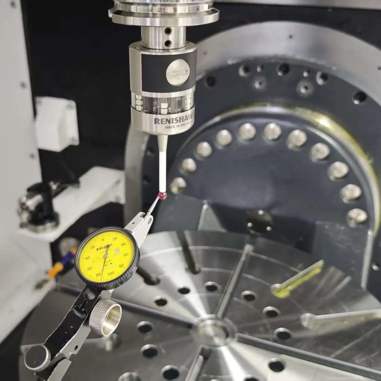 Du5-500 High Accuracy 5-Axis Simultaneous Vertical Machining Center Via B/C Axis