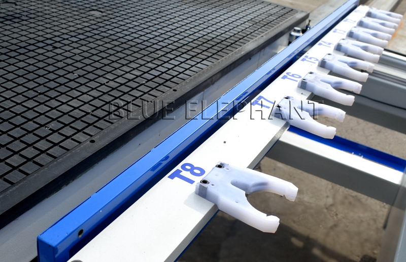 Factory Direct Supply Atc CNC 1530 Router Cutting Machine 4 Axis Linear Type Auto Tool Changer Taiwan Control System for Sale in Romania