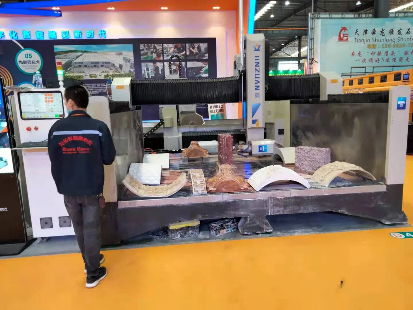 Chinese Quality 4 Axis CNC Rocking Carving Machine Router for Pillar Cap (3015FB-2D)