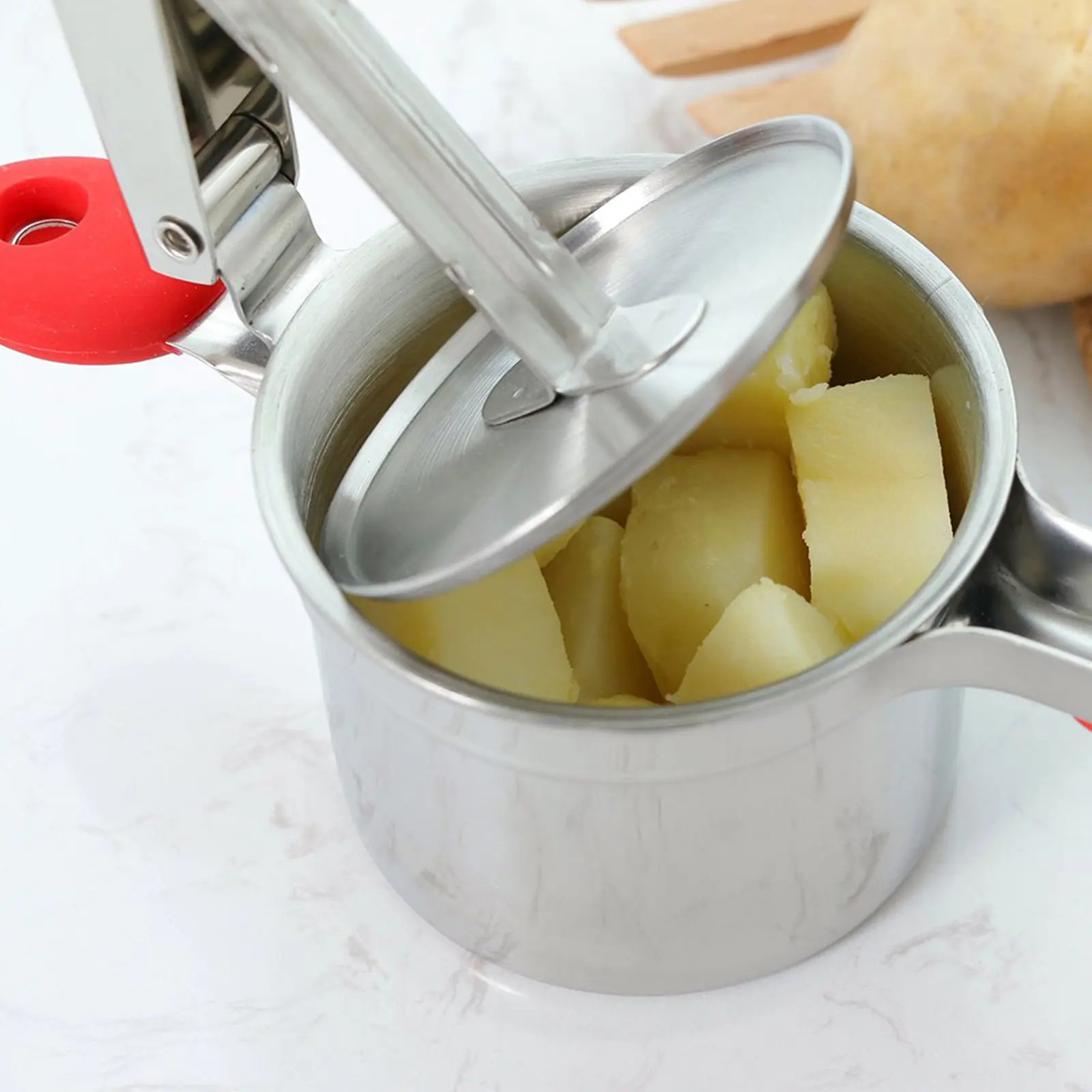 Wholesale Potato Ricer with 3 Interchangeable Discs Mash Potato Masher Stainless Steel Manufacturers, Supplier