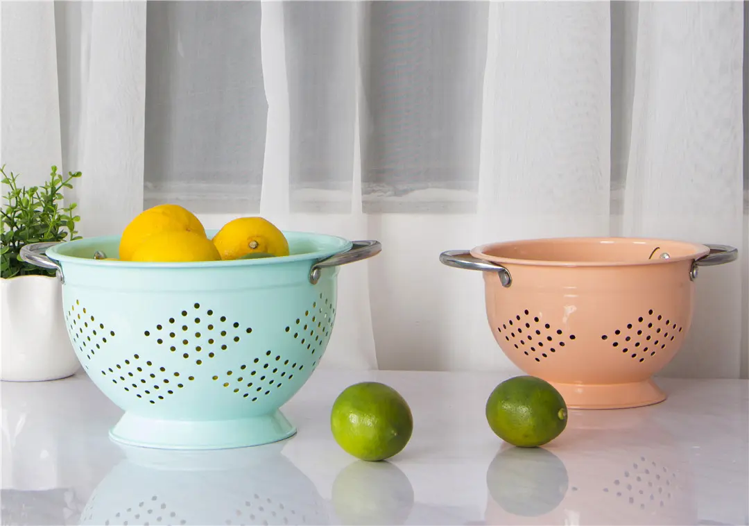 Kitchen colander detailing