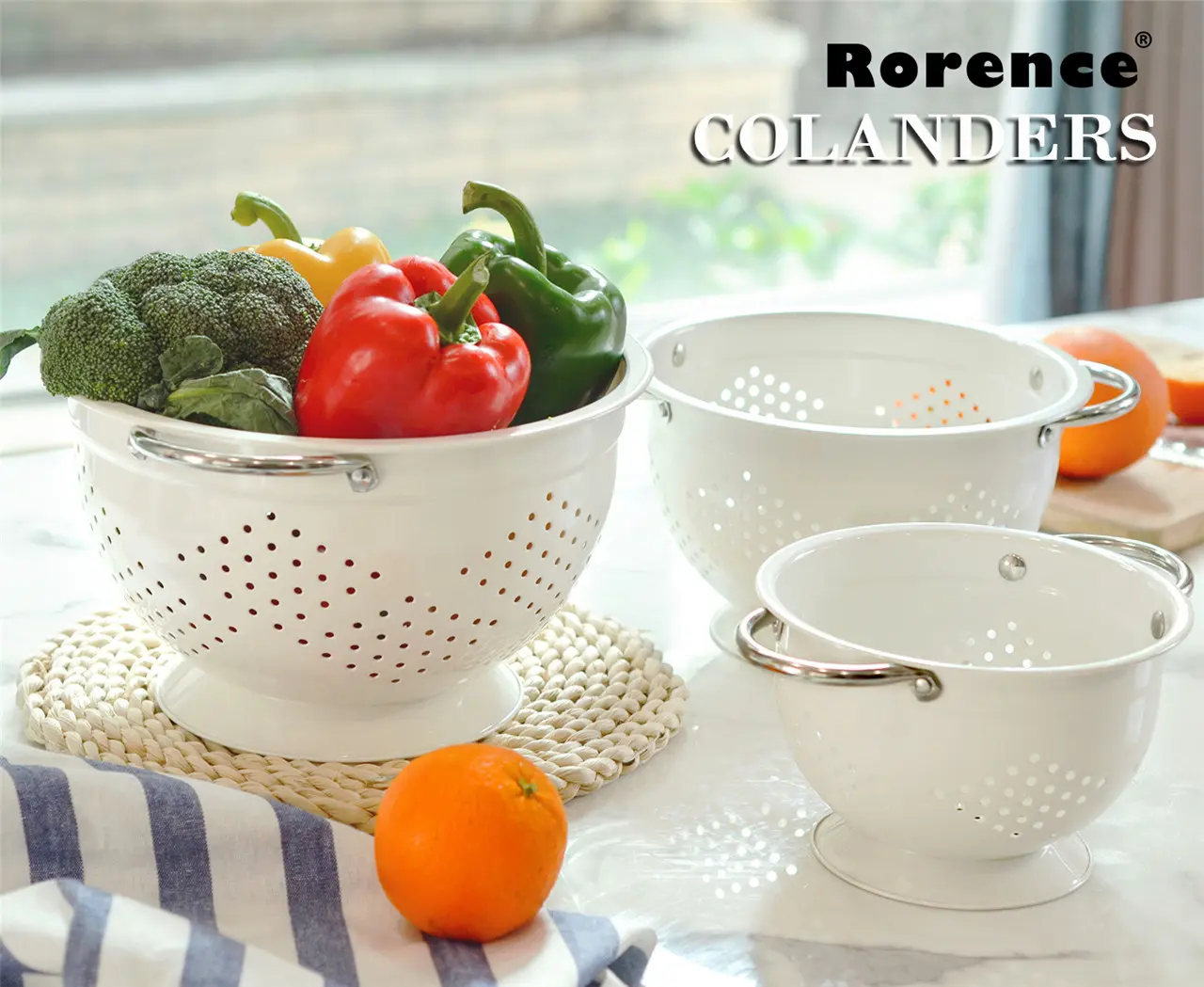 Kitchen colander detail 01