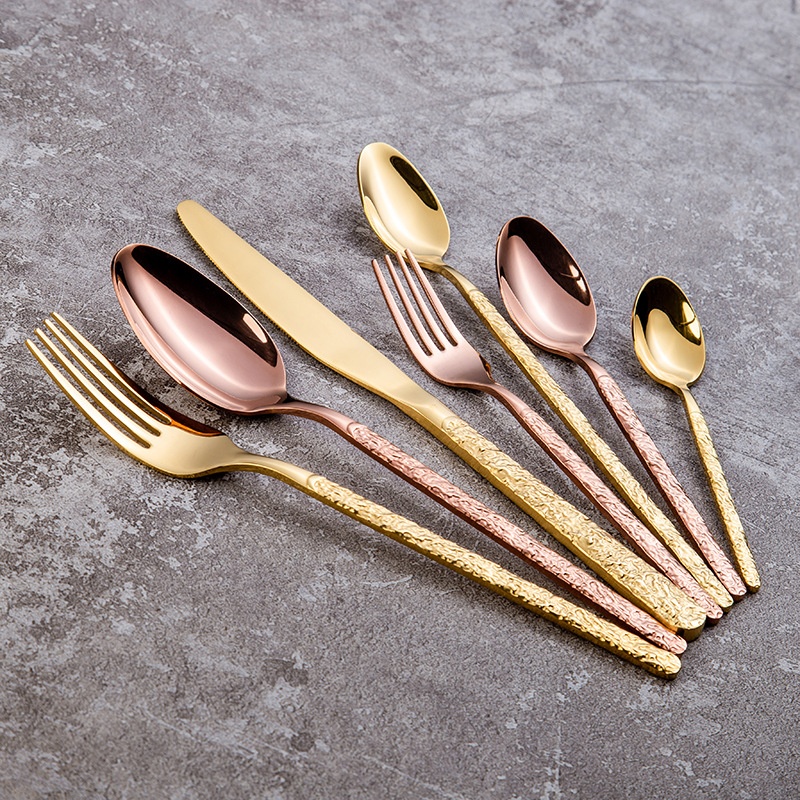 Creative Court-style Embossed Vintage Stainless Steel Gold Cutlery Set Mirror-polished Golden Flatware Set for Wedding