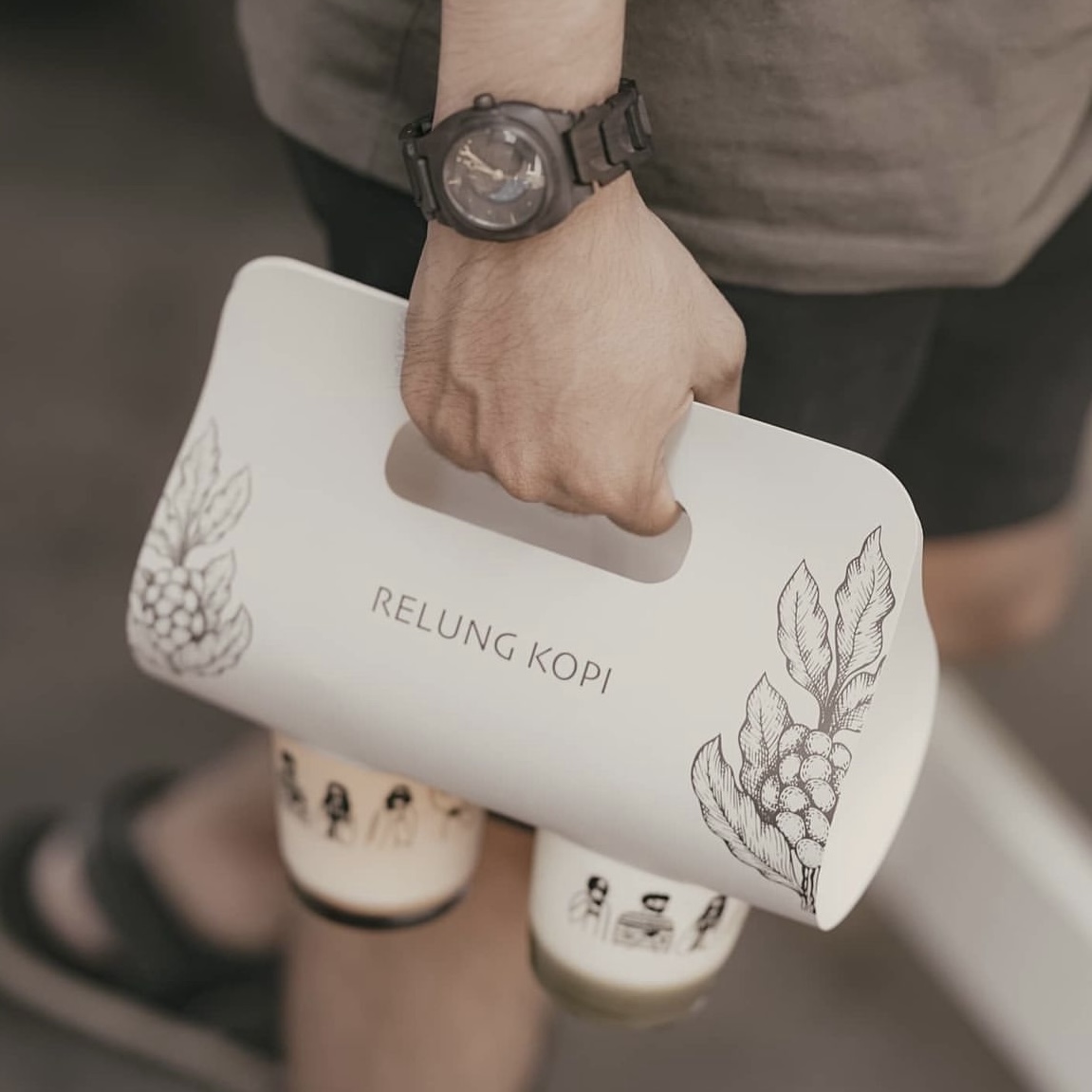 Custom Printed Disposable 2 Cup Carrier Take Away To Go Kraft White Cardboard Milk Tea Coffee Paper Cafe Cup Holders