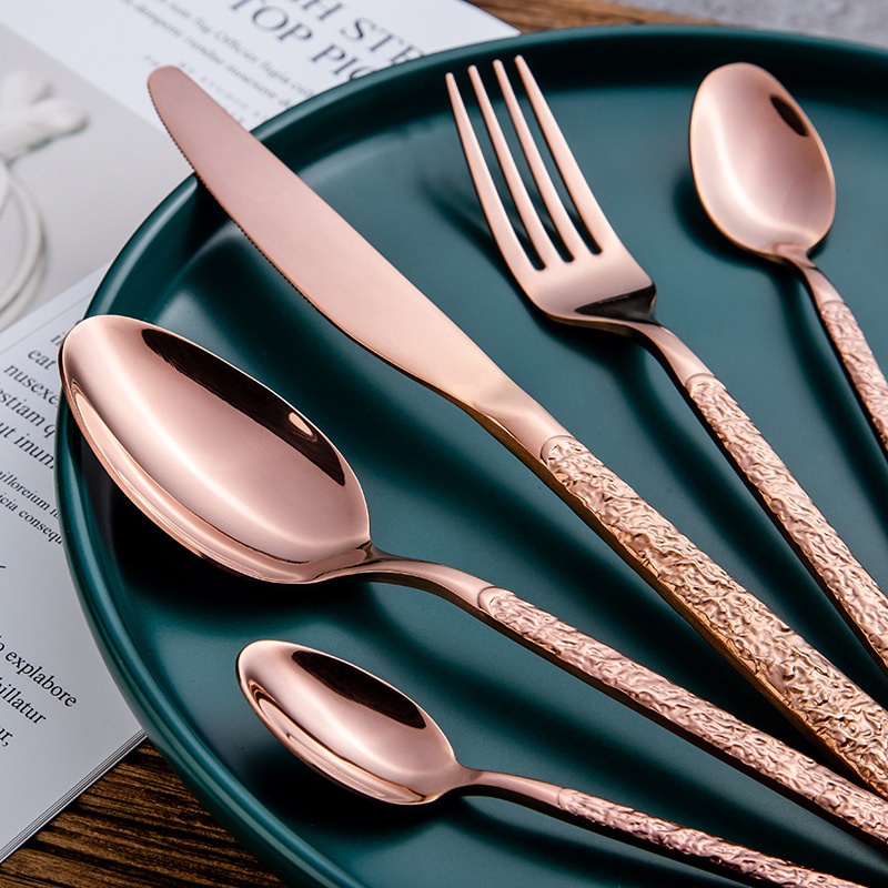 Creative Court-style Embossed Vintage Stainless Steel Gold Cutlery Set Mirror-polished Golden Flatware Set for Wedding
