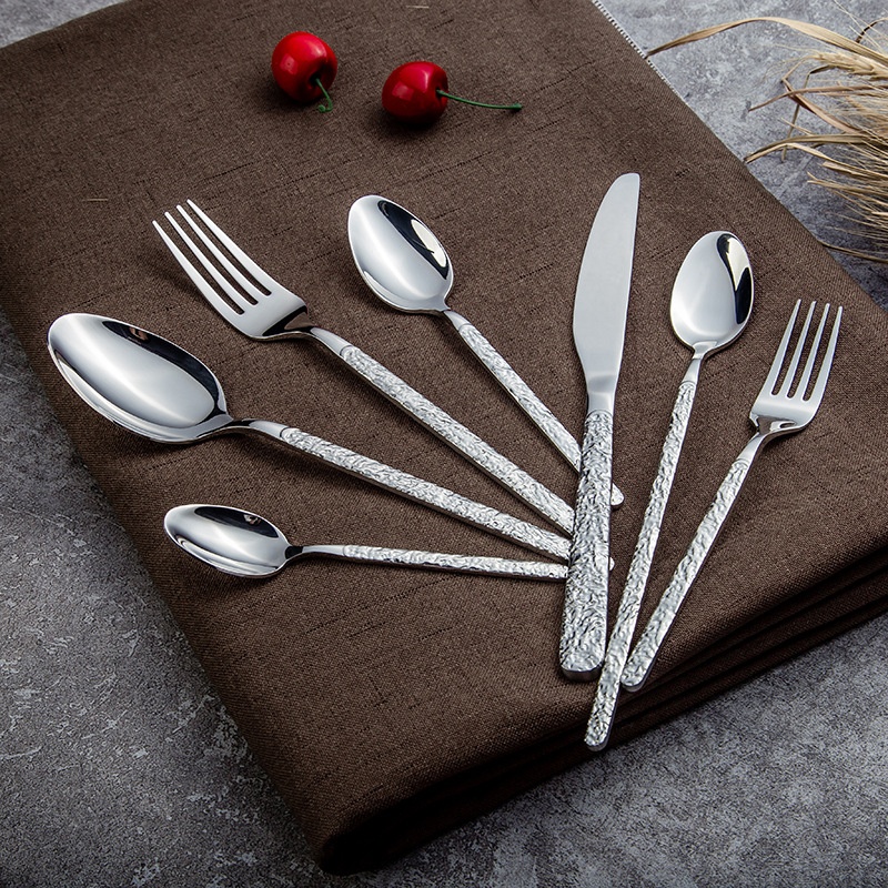 Creative Court-style Embossed Vintage Stainless Steel Gold Cutlery Set Mirror-polished Golden Flatware Set for Wedding
