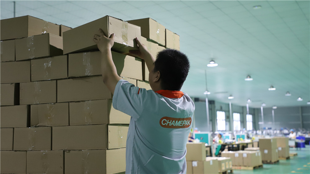 Professional packing and export preparation for sustainable packaging orders