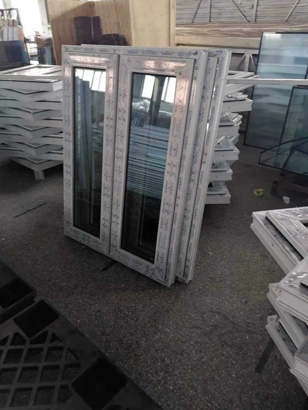 Janelas e portas de vidro duplo com awning silencioso personalizado em PVC/UPVC para casa