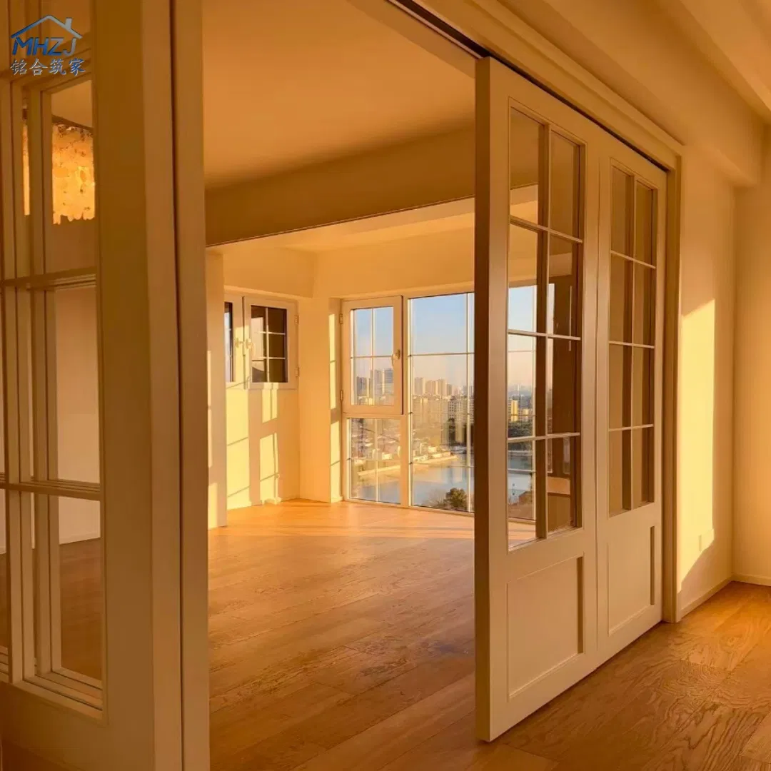 Porta Bi-Fold de Vidro com Grade Francesa em Composto Premium de Luxo, PVC, MDF e WPC