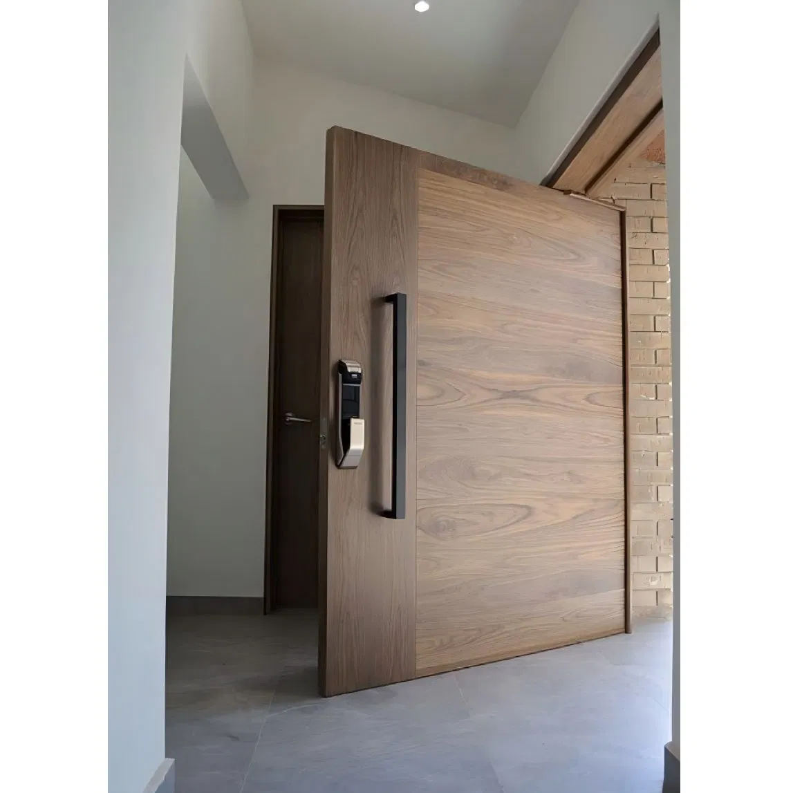 Porta pivotante de entrada exterior em madeira maciça moderna para uso residencial em villa