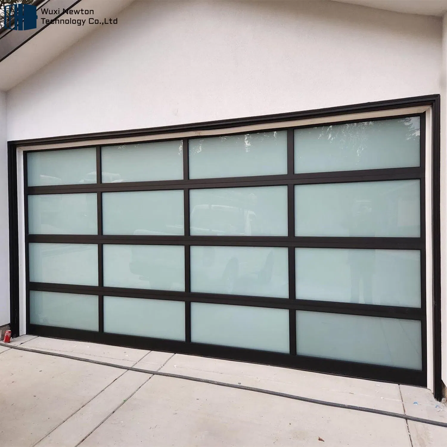 China Fabrica Nova Porta de Garagem Transparente em Policarbonato Preto e Alumínio Moderno
