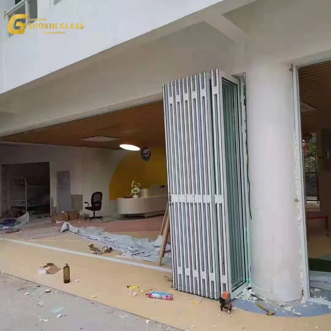 Portas de Alumínio Dobráveis Modernas com Design em Vidro Temperado