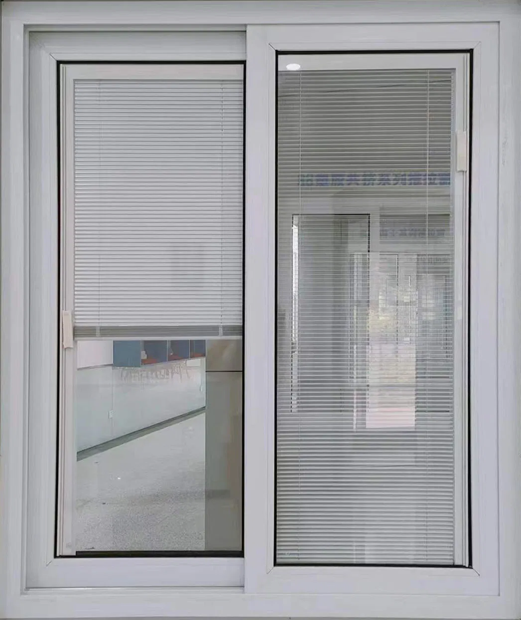 Portas Deslizantes Modernas em PVC/UPVC Estilosas com Opções de Vidro Personalizáveis