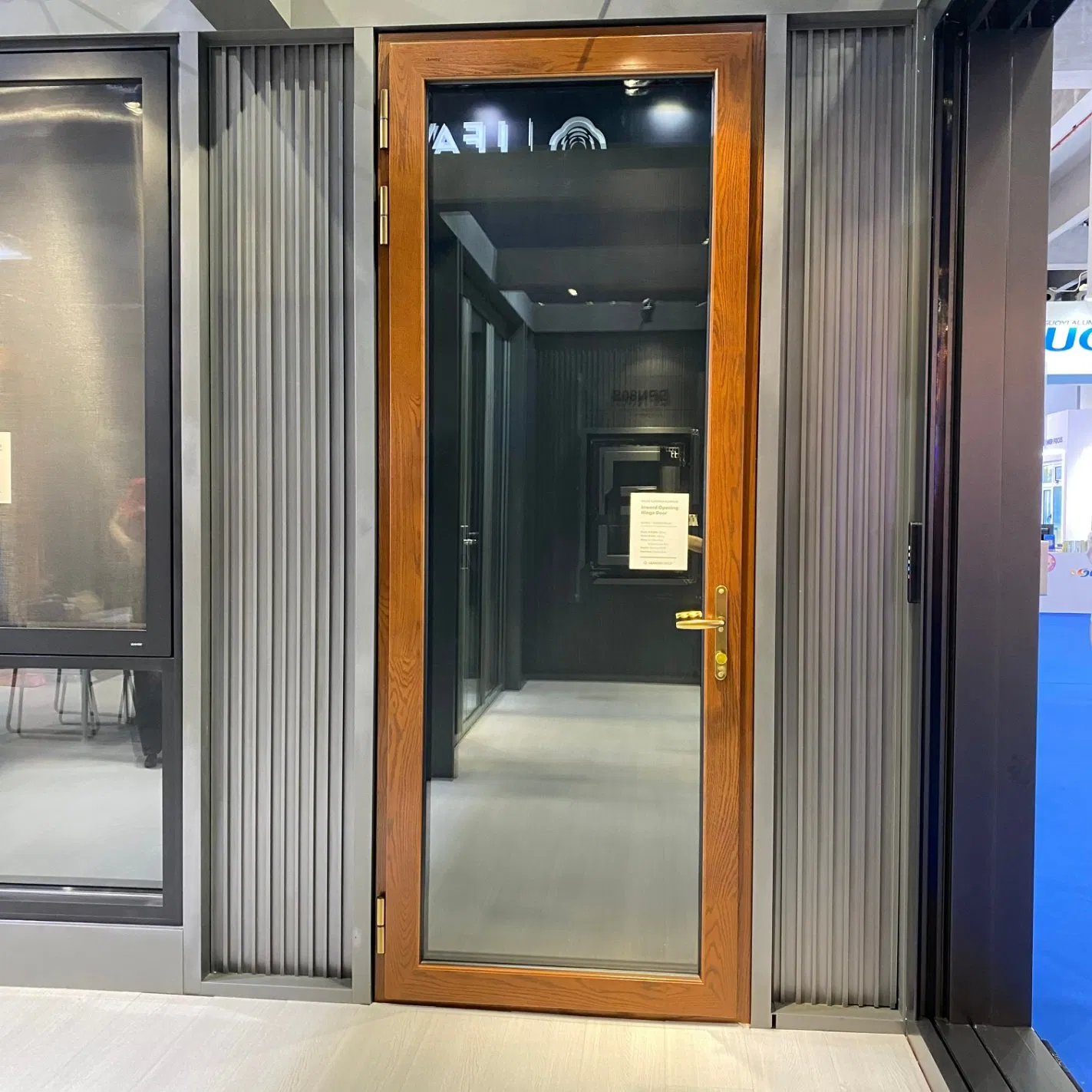 Porta de vidro com isolamento acústico e térmico Low-E, feita sob medida em madeira sólida, alumínio e vidro, para hotel, casa, lar, villa e exterior
