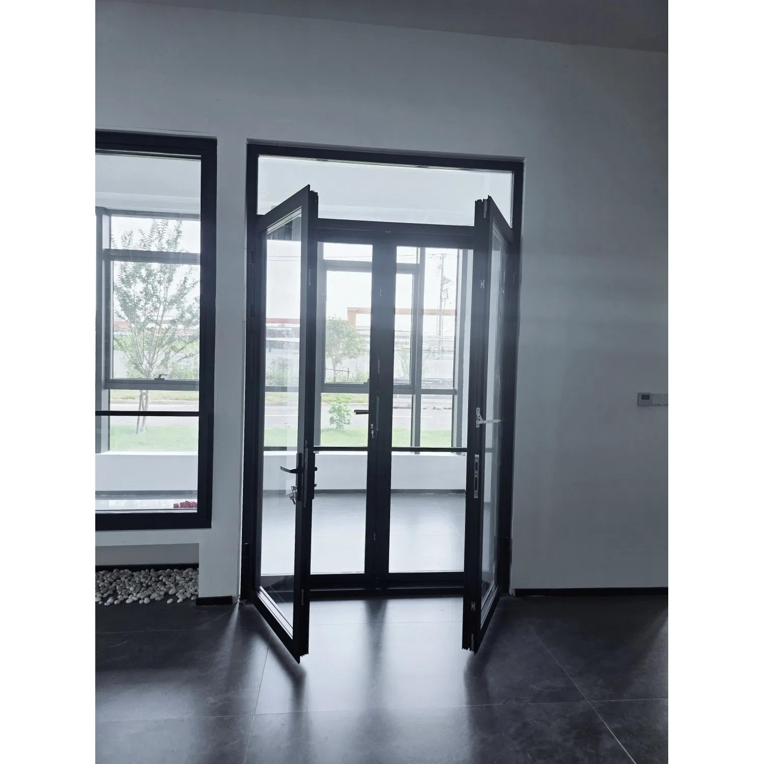 Porta de Casamento de Arco em PVC com Abertura Simétrica de Alumínio e Vidro Duplo