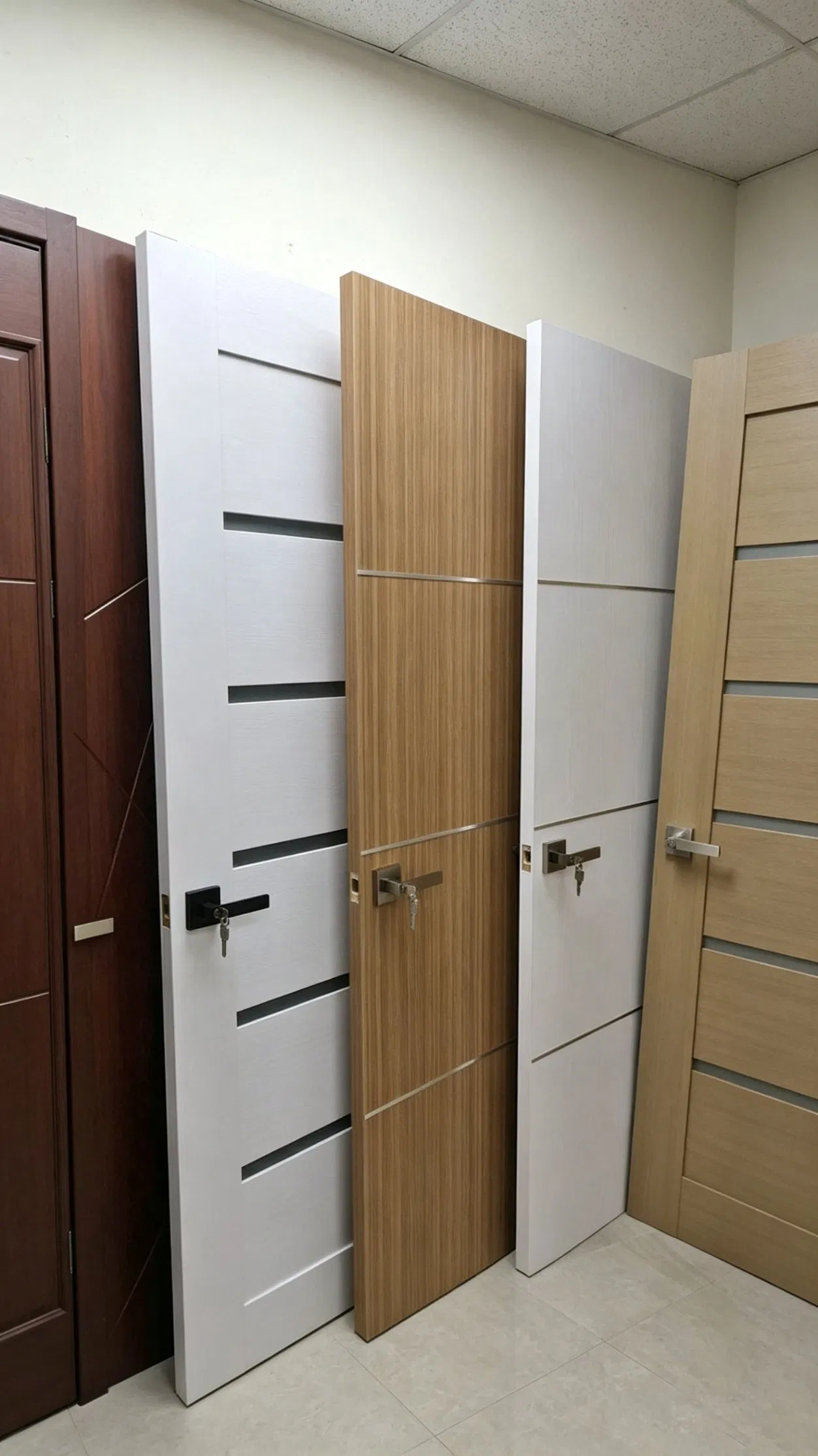 Porta de Madeira Sólida de Design Moderno para Interior, Porta de Entrada Composta para Casa, Porta Principal de Teak de Segurança, Porta Pivotante Classificada para Fogo, Venda por Atacado