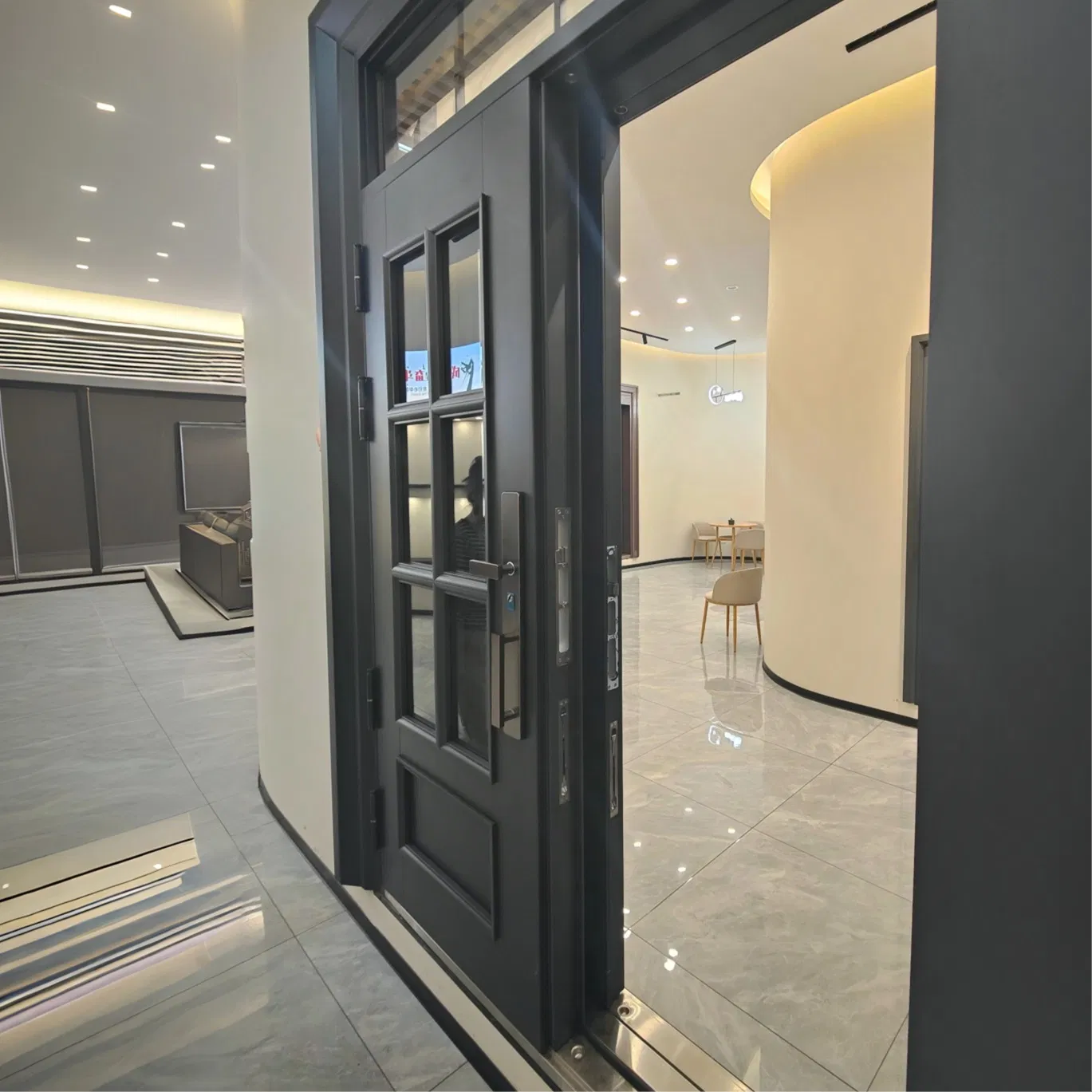Porta de Entrada Frontal de Metal para Jardim Residencial de Segurança Moderna em Aço e Alumínio de Guangdong