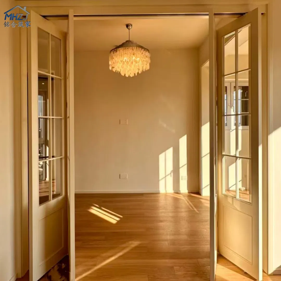 Porta Bi-Fold de Vidro com Grade Francesa em Composto Premium de Luxo, PVC, MDF e WPC