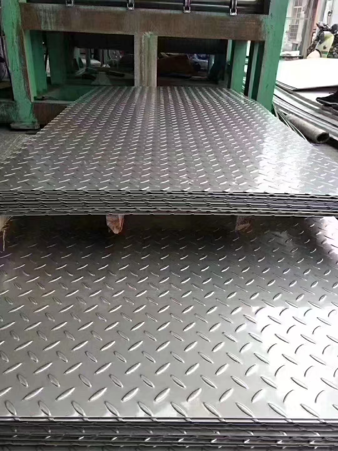 316Ti 316L 316 321 Embossed Stainless Steel Sheets ASTM Standard Checkered Pattern Sheet Metal Customization Supported