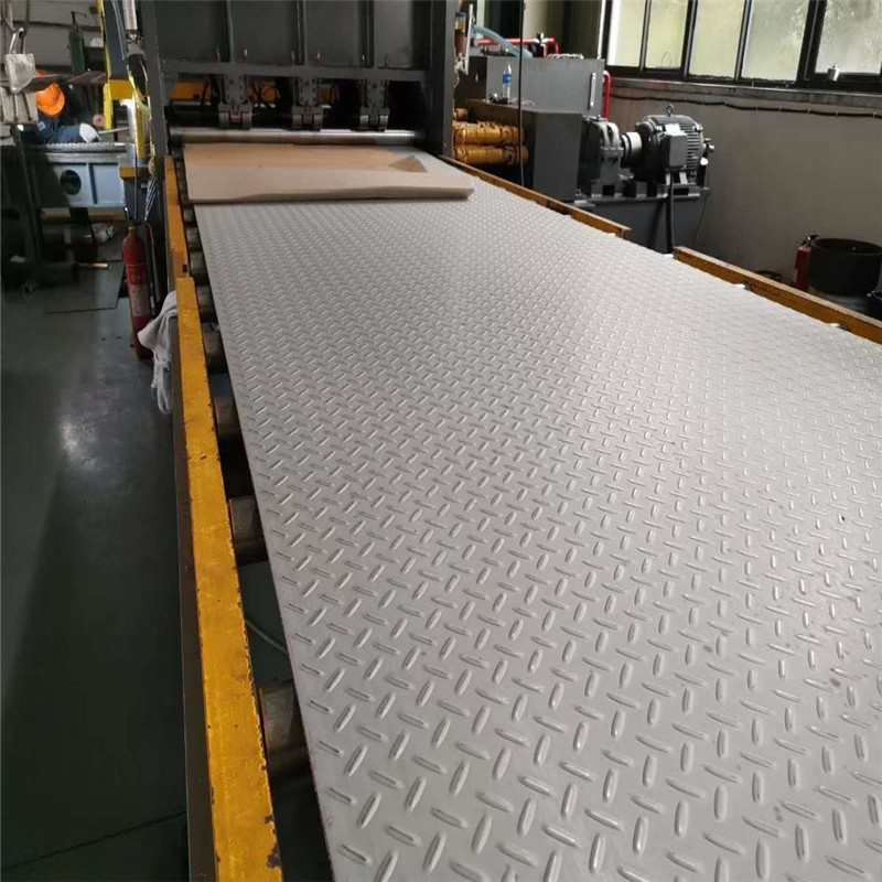 201 304 316L Series Embossed Stainless Steel Sheet Hot Rolled Floor Checker Plate 5mm Thickness HL Surface Finish DIN AISI 2B