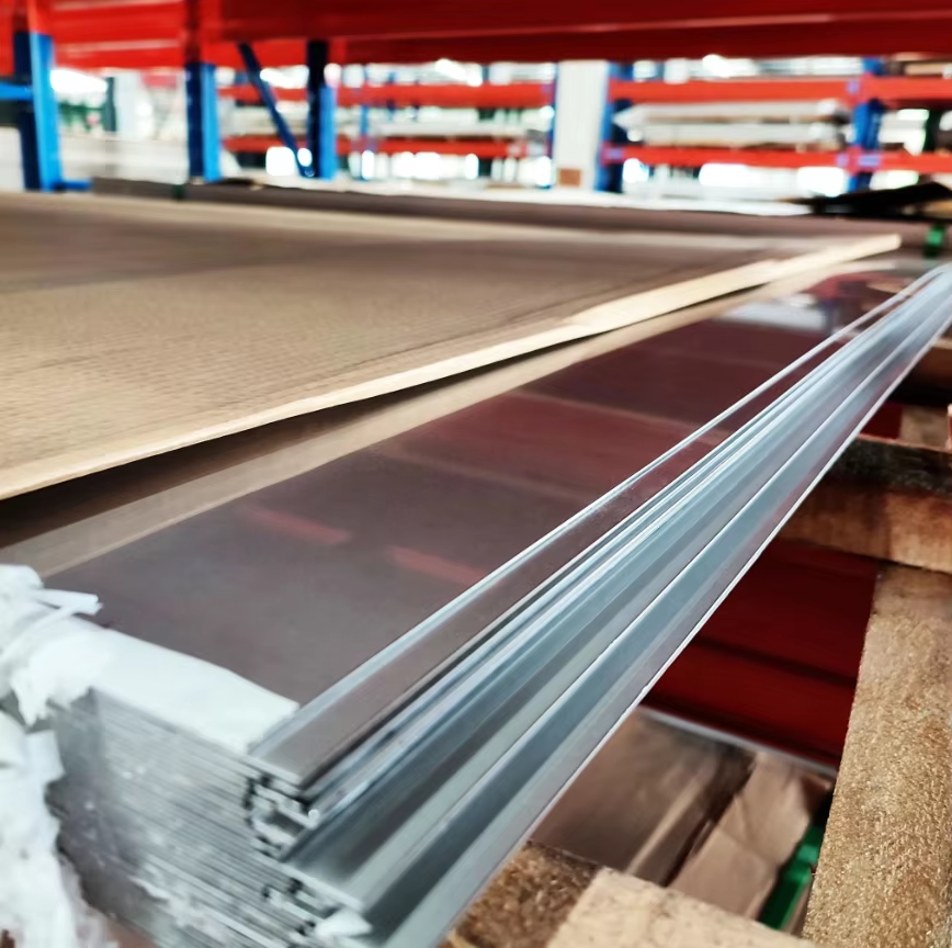 Stainless Steel 300 Series Checkered Plate-ASTM Standard Raised Diamond Pattern For Anti-slip Safety Bending/Cutting/Welding