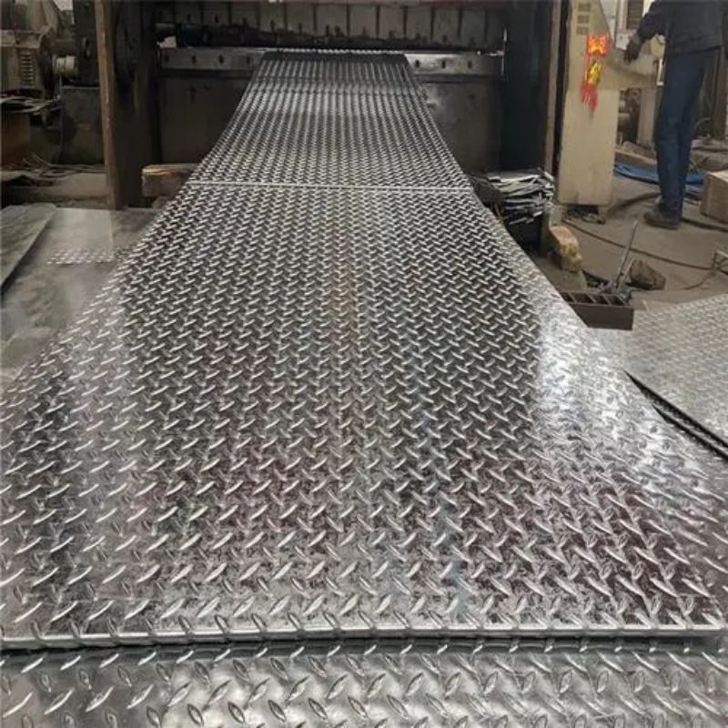 China Factory 4mm 6mm Galvanized Steel Plate Best Price Checkered Steel Plate Customized For Transportation
