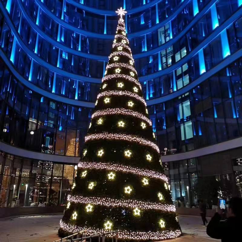 Large Christmas Tree Creative Outdoor Decoration