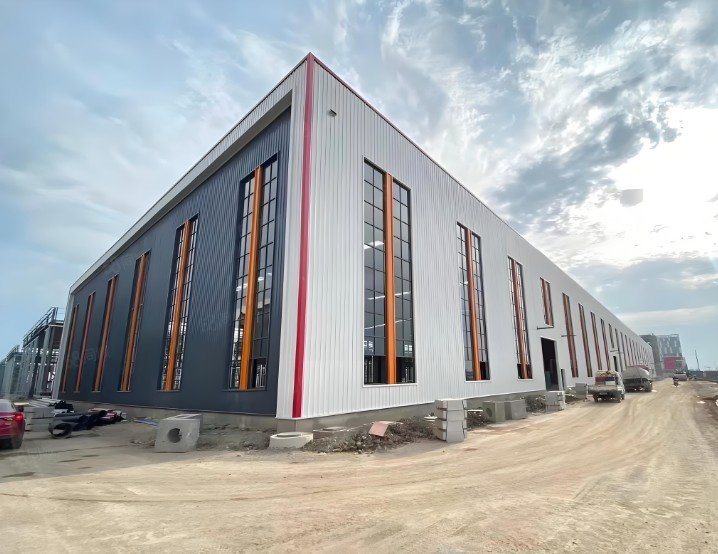 Comprehensive Steel Structure Workshop and Storage Facility for Manufacturing Operations