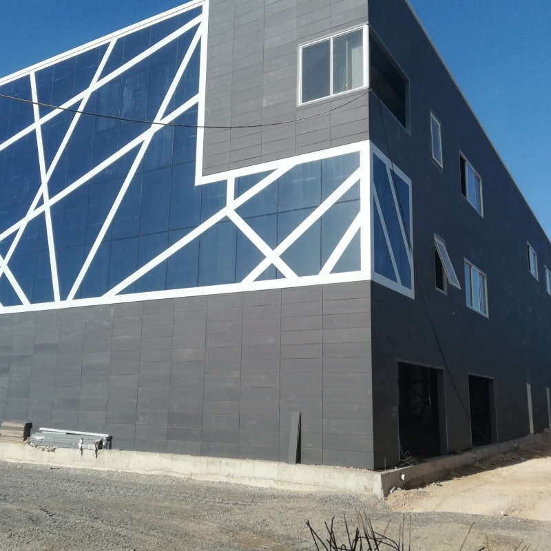 Industrial Steel Structure Building with Clear Span Frame and Durable Roofing