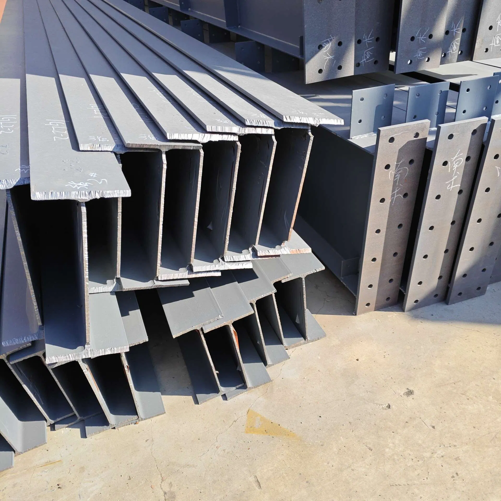 2025 Fast Assembly Prefabricated House Metal Structure Steel Frame Warehouse Workshop with Platform