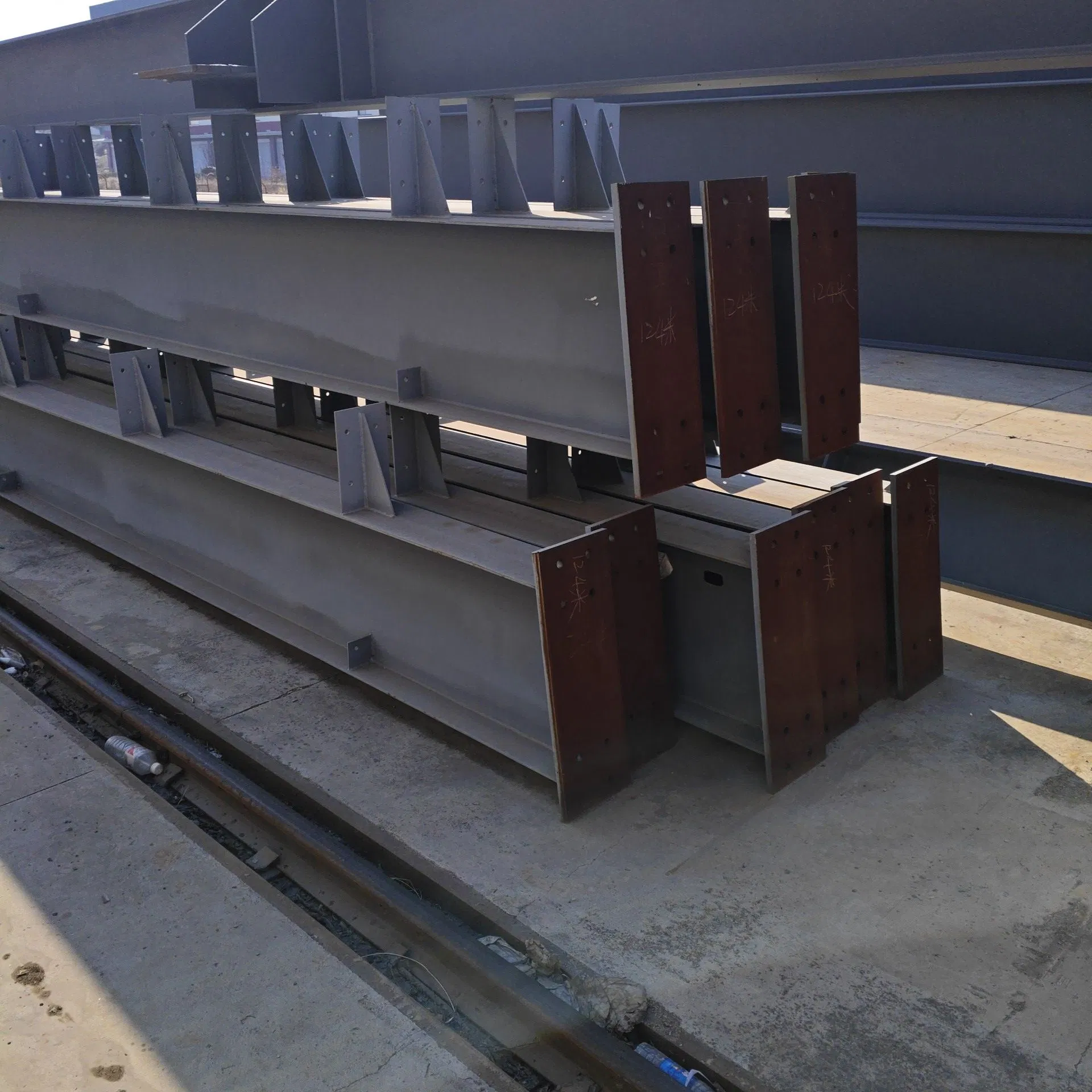 2025 Fast Assembly Prefabricated House Metal Structure Steel Frame Warehouse Workshop with Platform