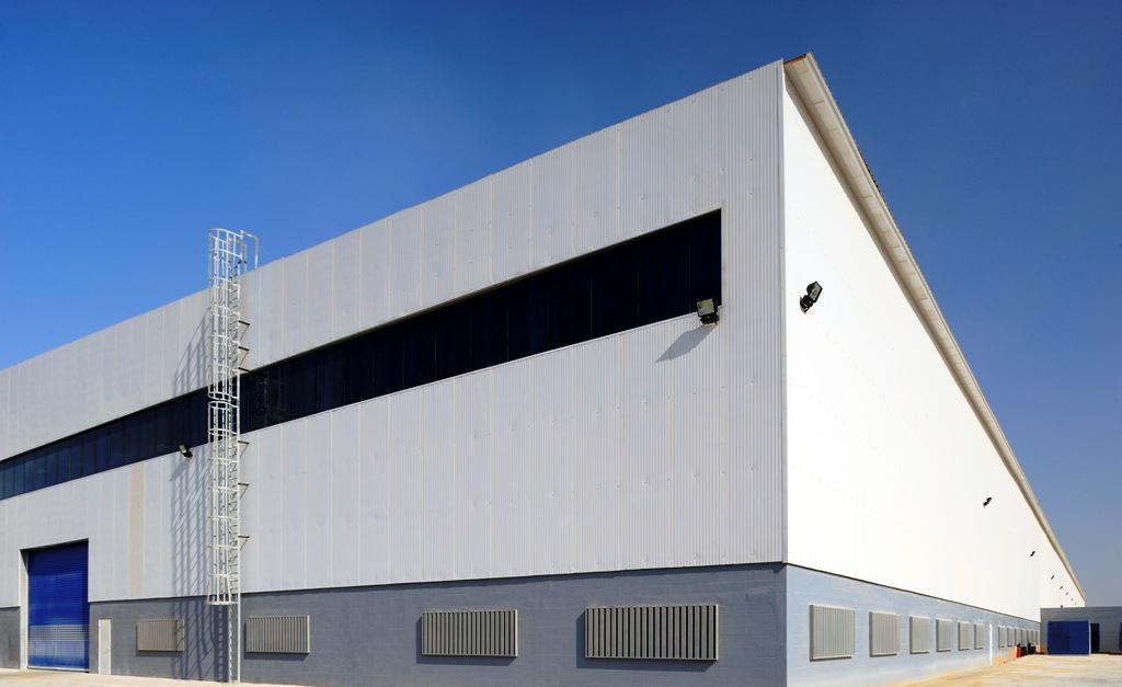 Pre-Engineered Peb Steel Structure Building for Workshop with Customized Design and Sandwich Panel