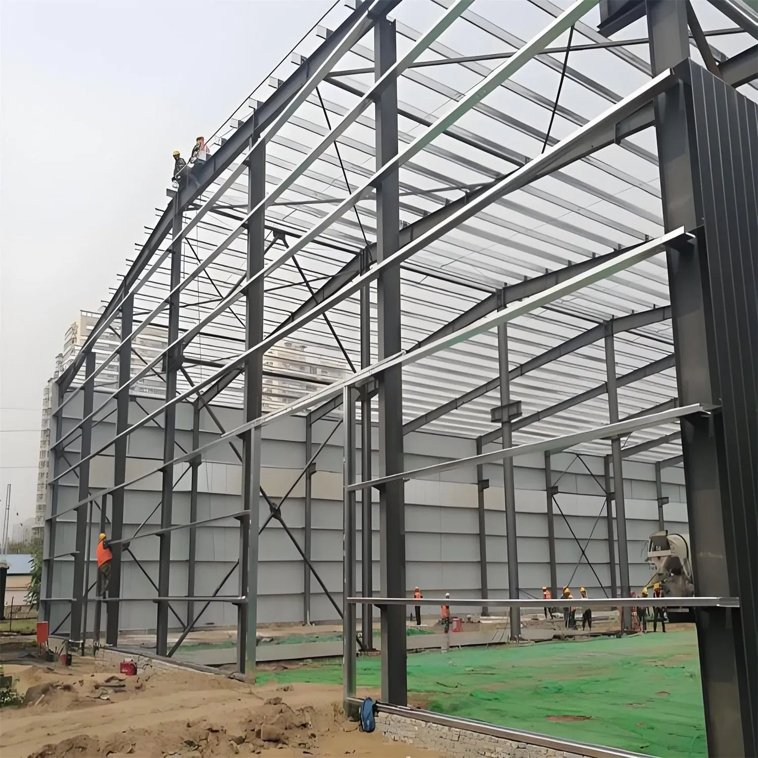 China Factory Price Metallic Prefabricated Industrial Construction Design Prefab Steel Structure Building for Warehouse/Mall/Supermarket/Shed/School