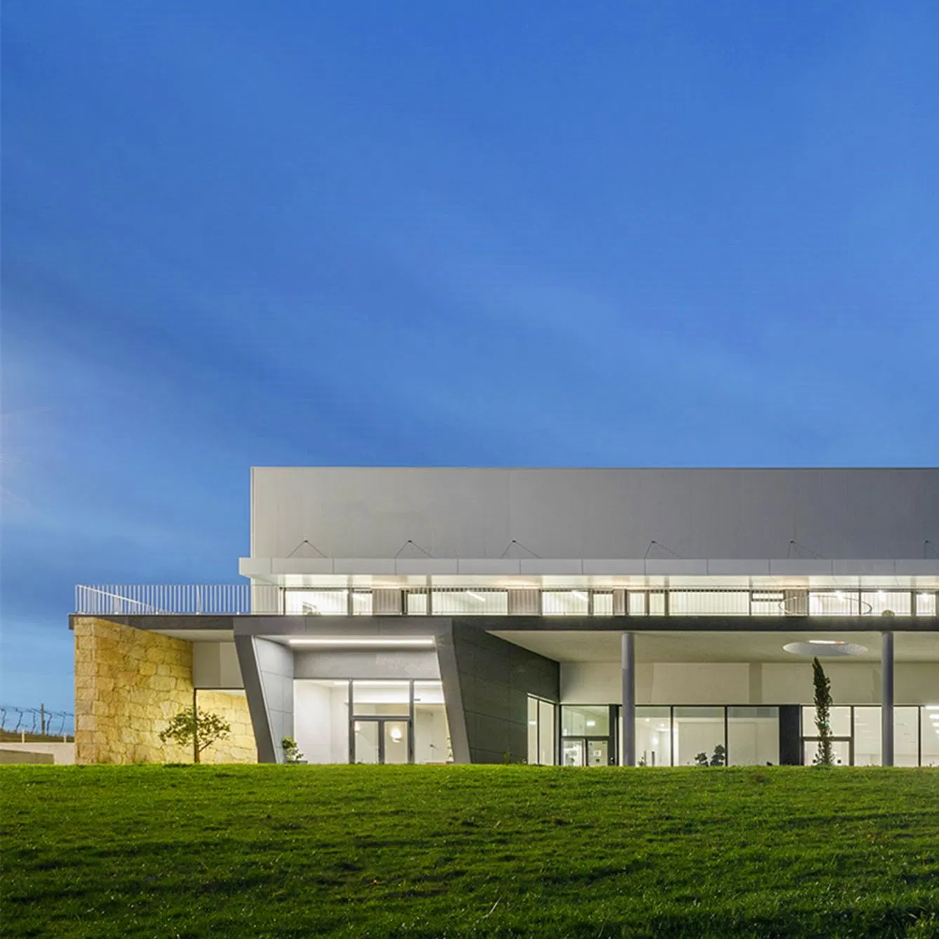 Multi-Span Prefab Steel Structure Manufacturing Plant with Electronic Device