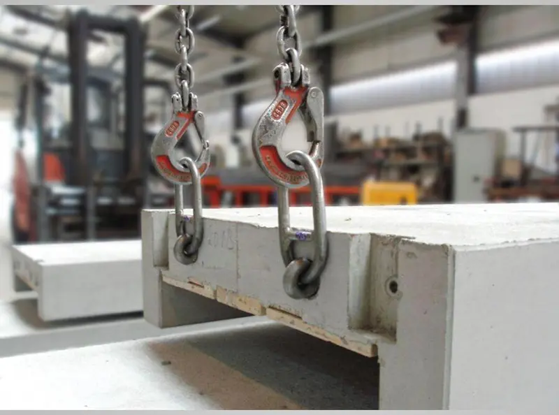 Lifting Anchor in use