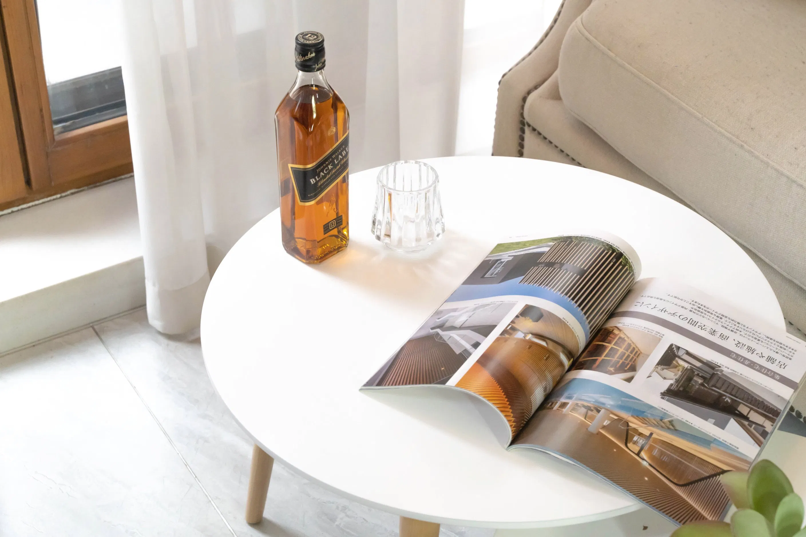 Modern Solid Wood Coffee Table Set with White Round Tops &amp; Tray Accommodation for Living Room